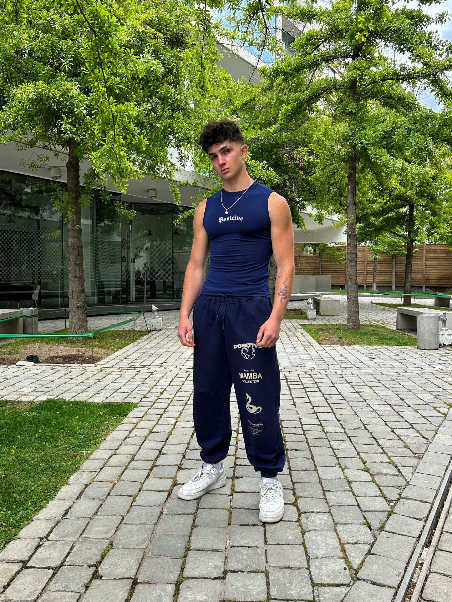 POLERA MUSCULOSA COMPRESIÓN AZUL OSCURO