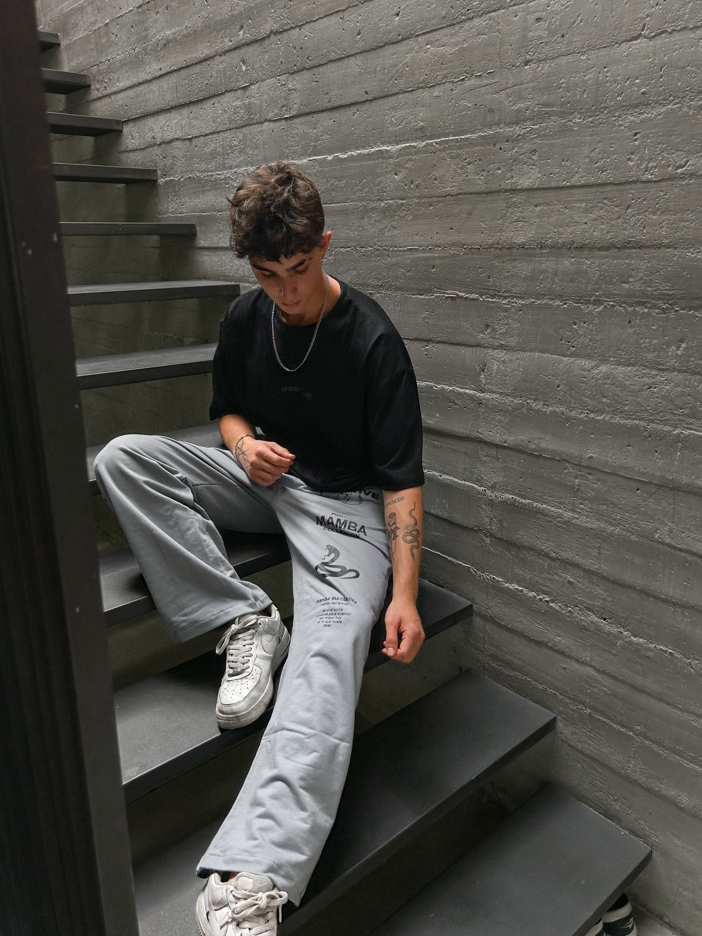BUZO MAMBA CORTE RECTO GRIS