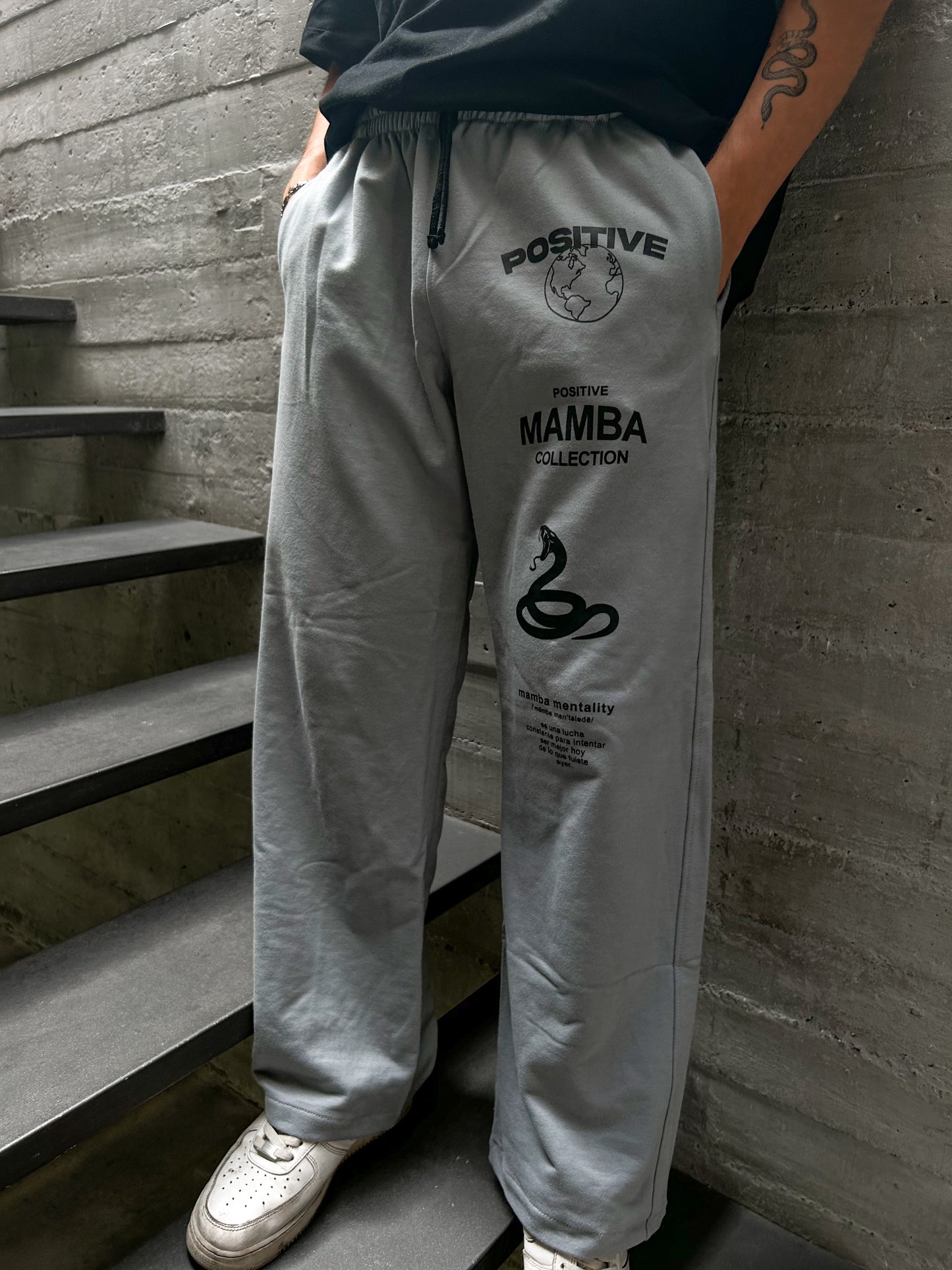 BUZO MAMBA CORTE RECTO GRIS