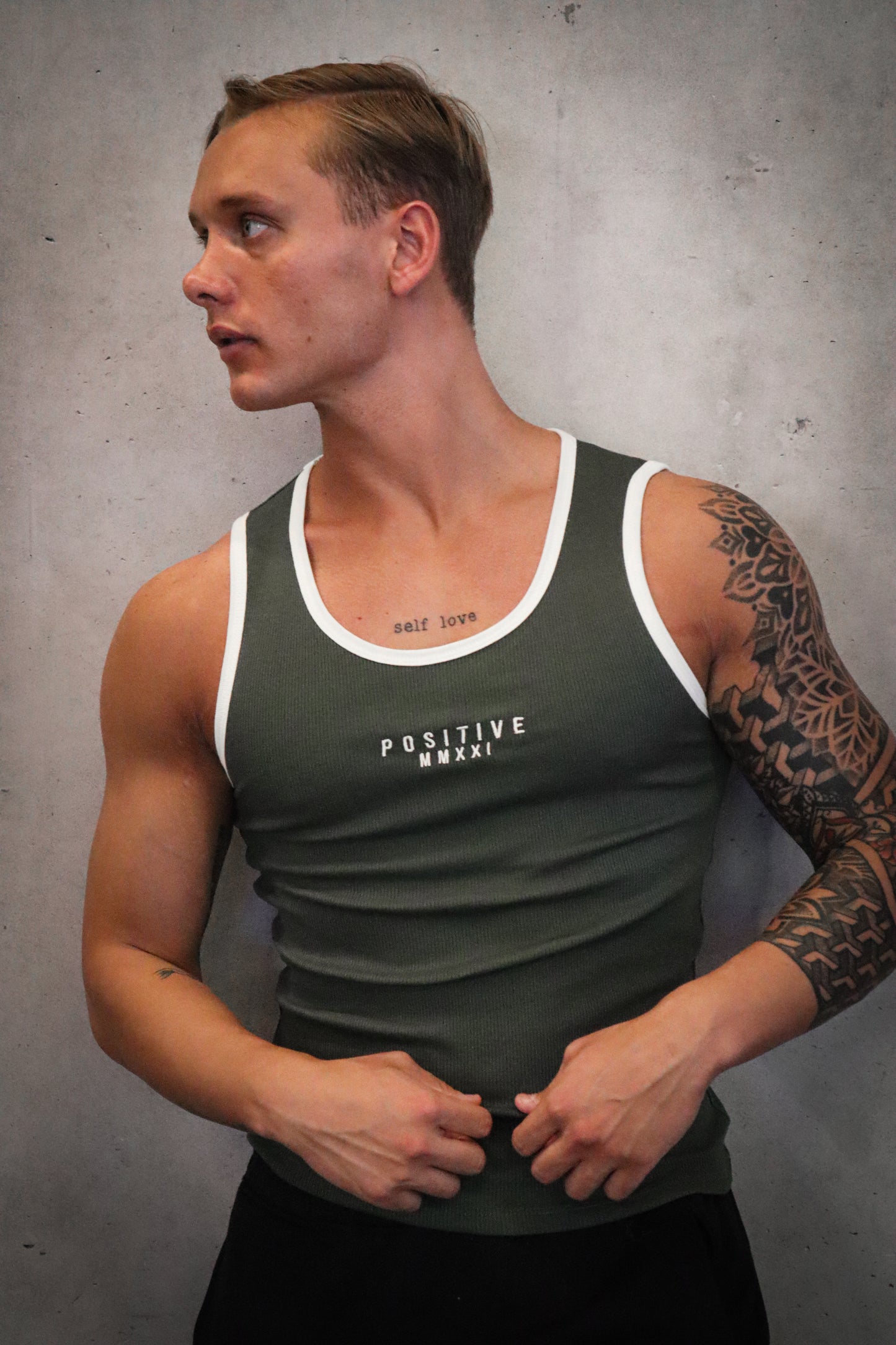 POLERA MUSCULOSA TANK TOP VERDE 2.O