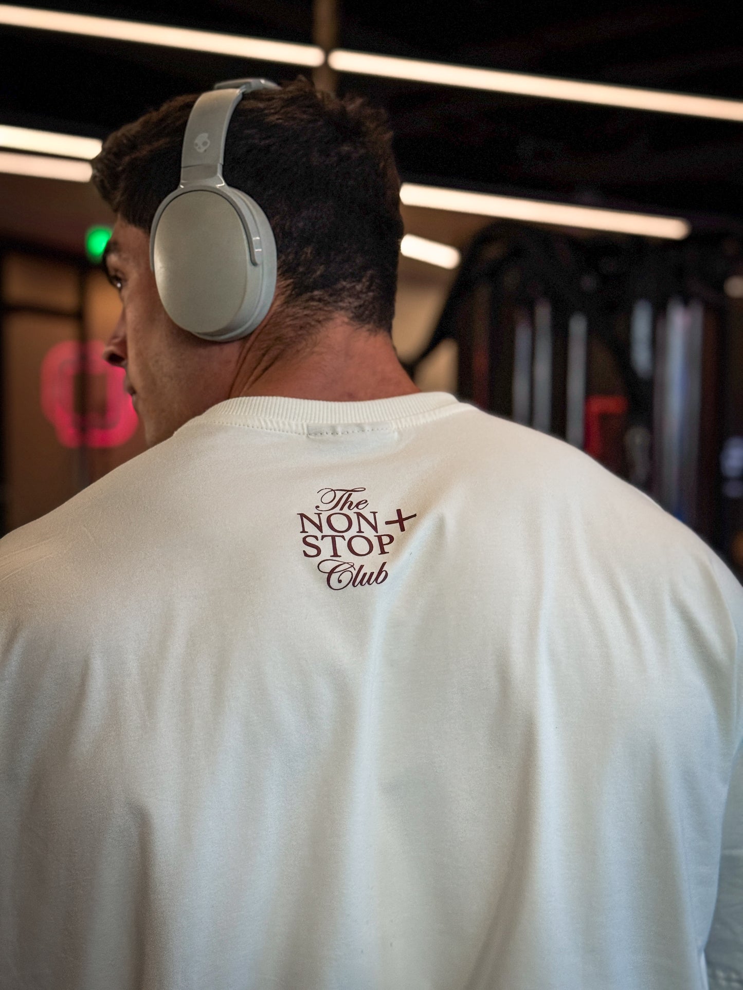 POLERA BOXY FIT NONSTOP CLUB CREMA