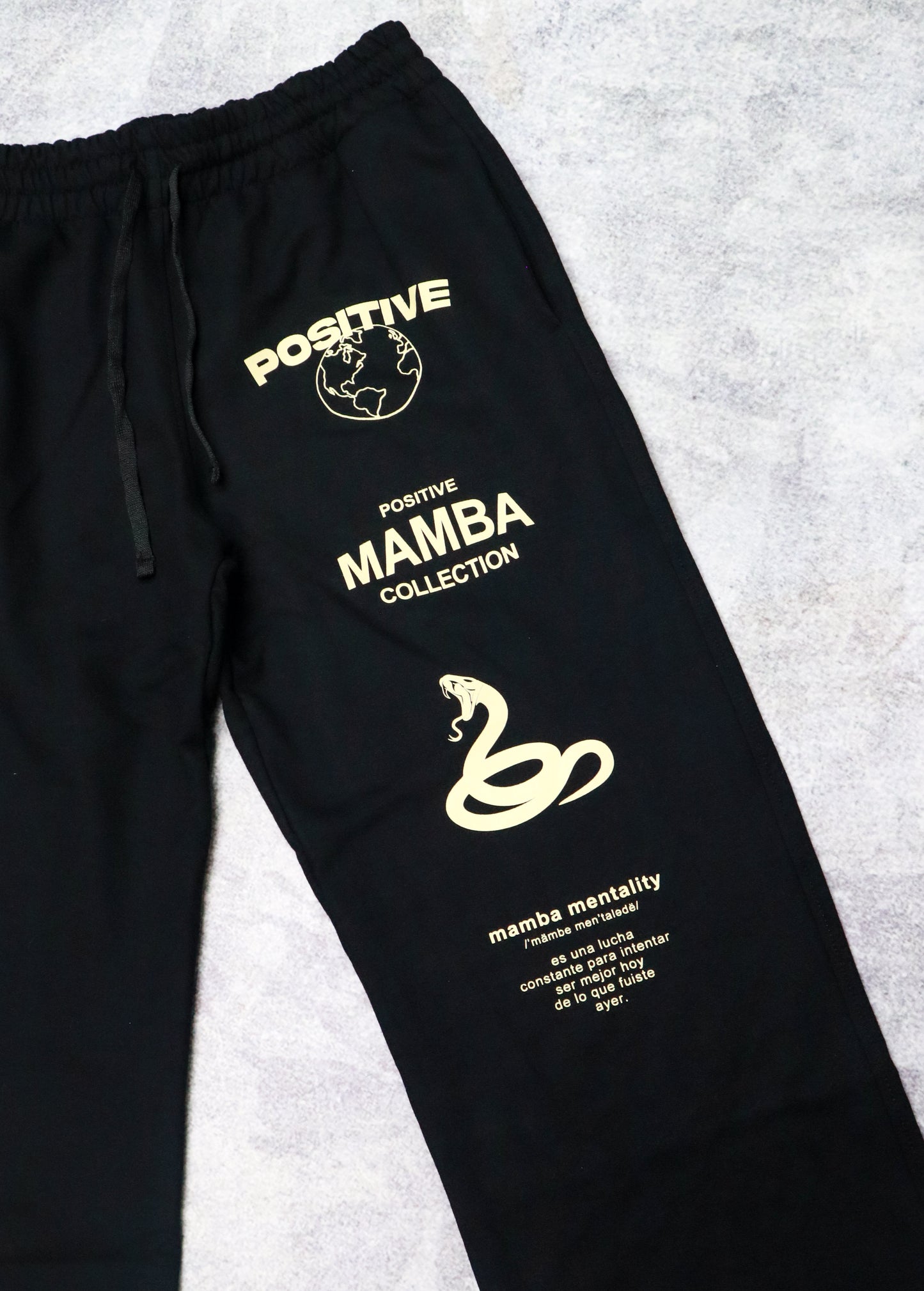 BUZO MAMBA CORTE RECTO NEGRO