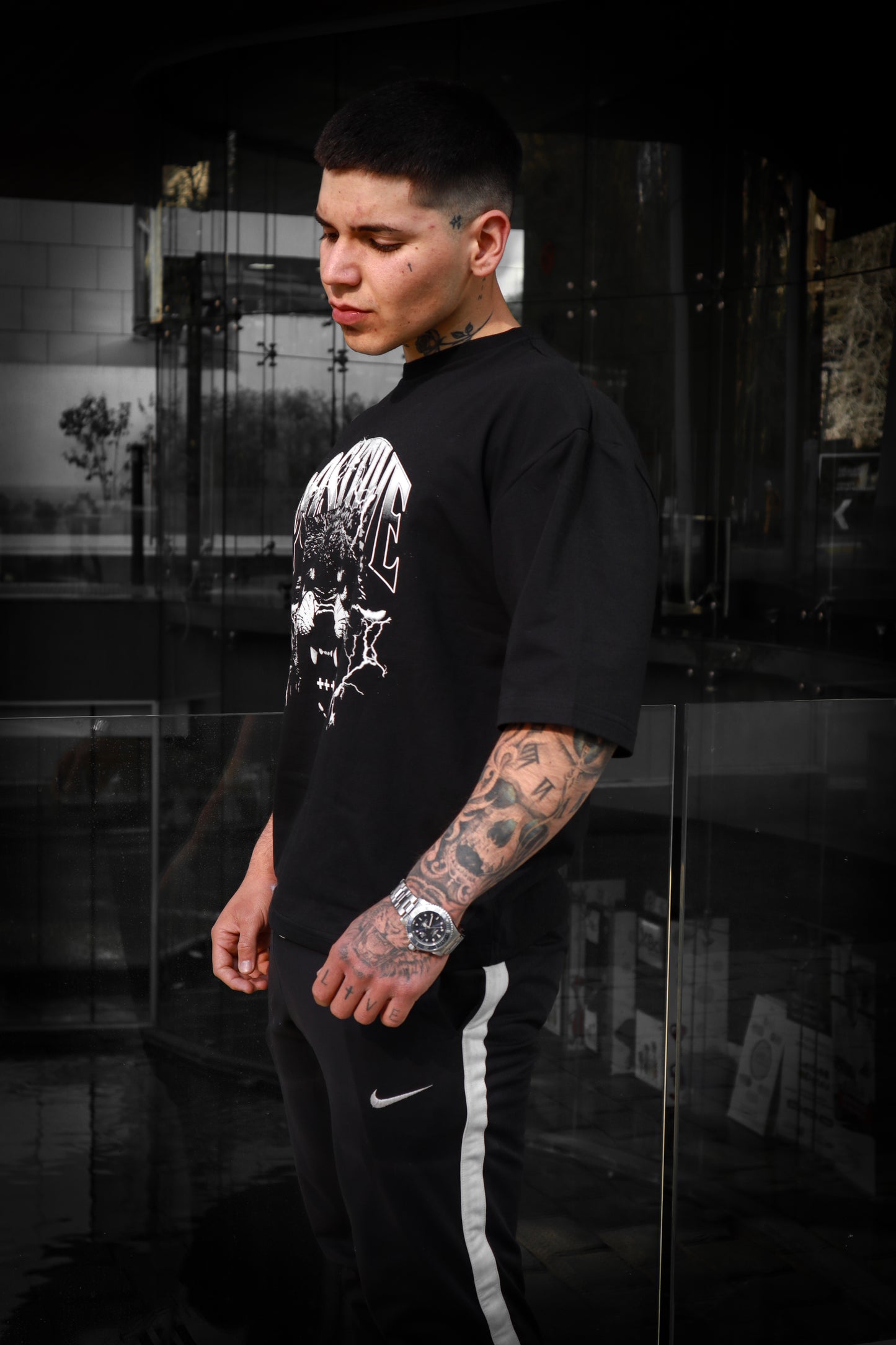 POLERA BOXY FIT WOLF NEGRA