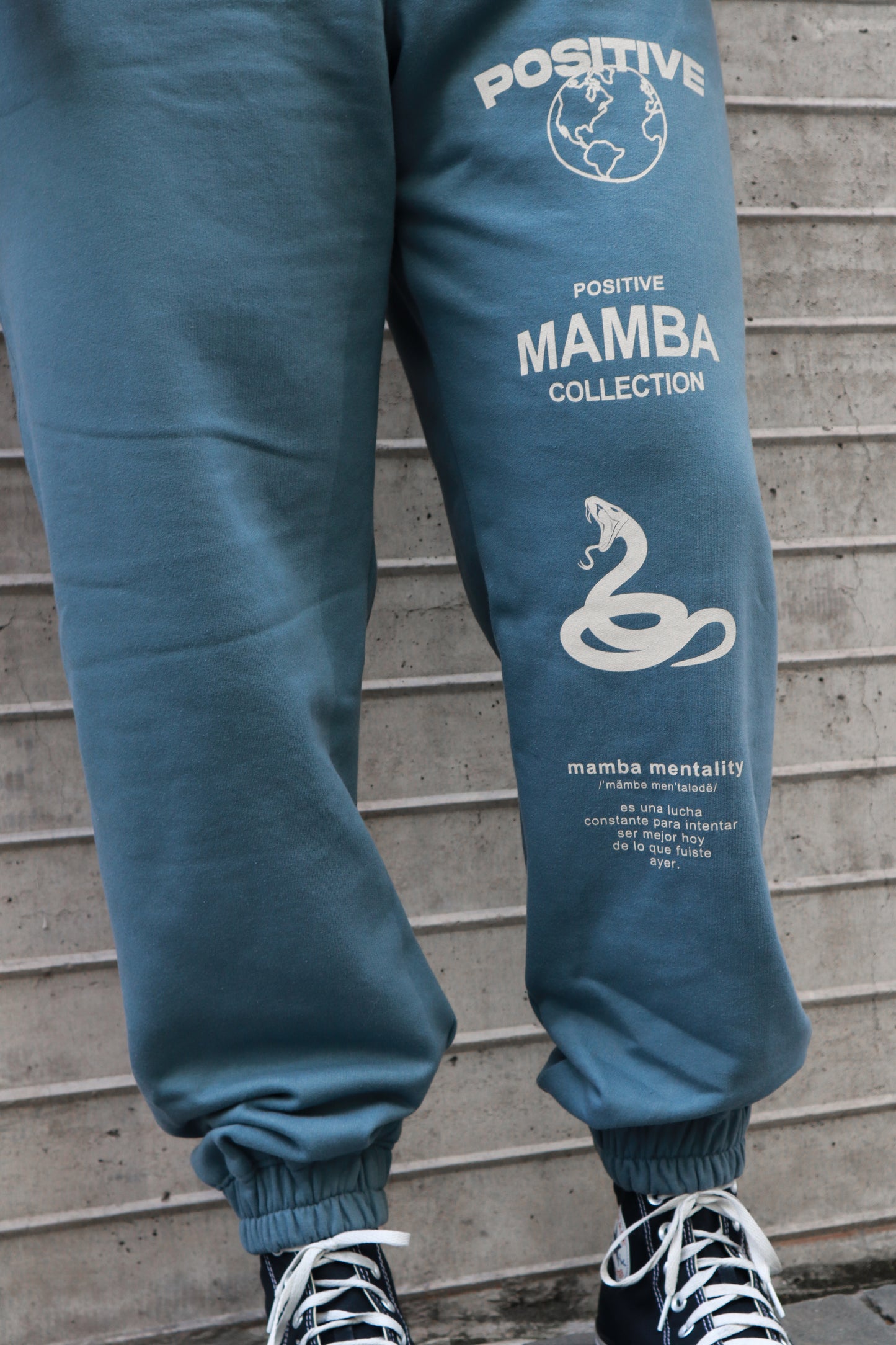 BUZO MAMBA AZUL GRÁFITO